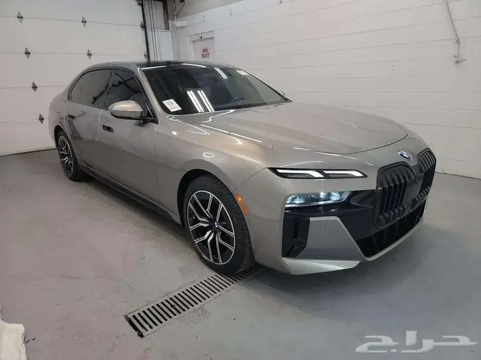 مزاد يوم 10 9 BMW 7 Series Sedan 740i 1