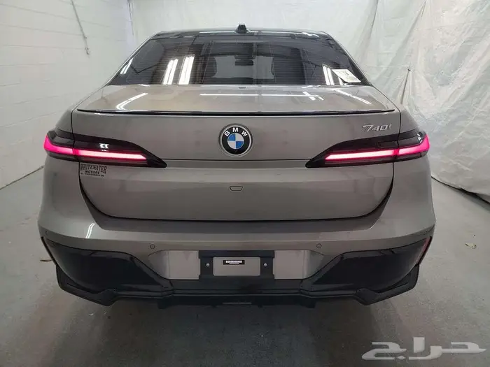 مزاد يوم 10 9 BMW 7 Series Sedan 740i 5
