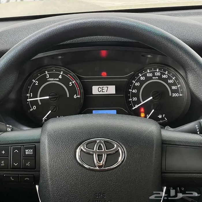 هايلوكس DLX غمارتين م2.4 دبل ديزل بريمي قير عادي 2025 7