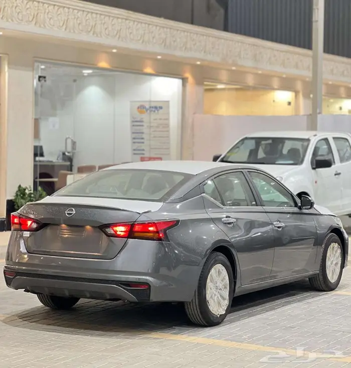 نيسان التيما نص فل SV 2025 واستاندر اسود عرض خاص 3
