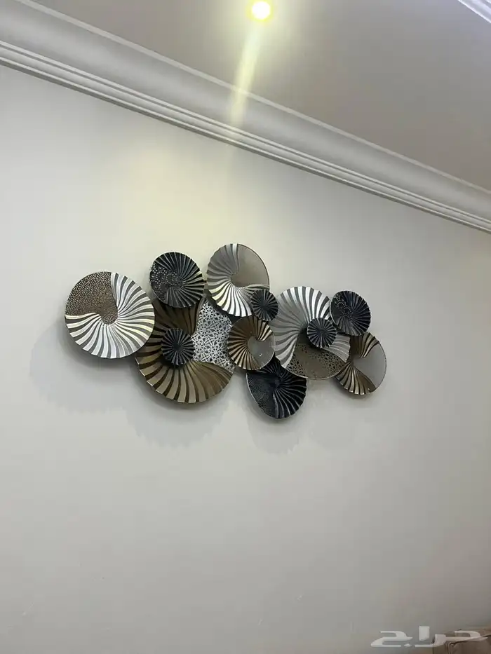 اغراض غرفة الضيوف سجاد طاولات استيل ديكور جداري 4