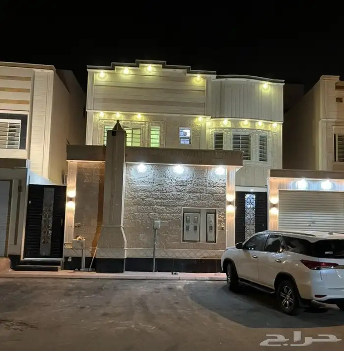 فلة درج داخلي يوجد بها 6 سبلت ومطبخ 0