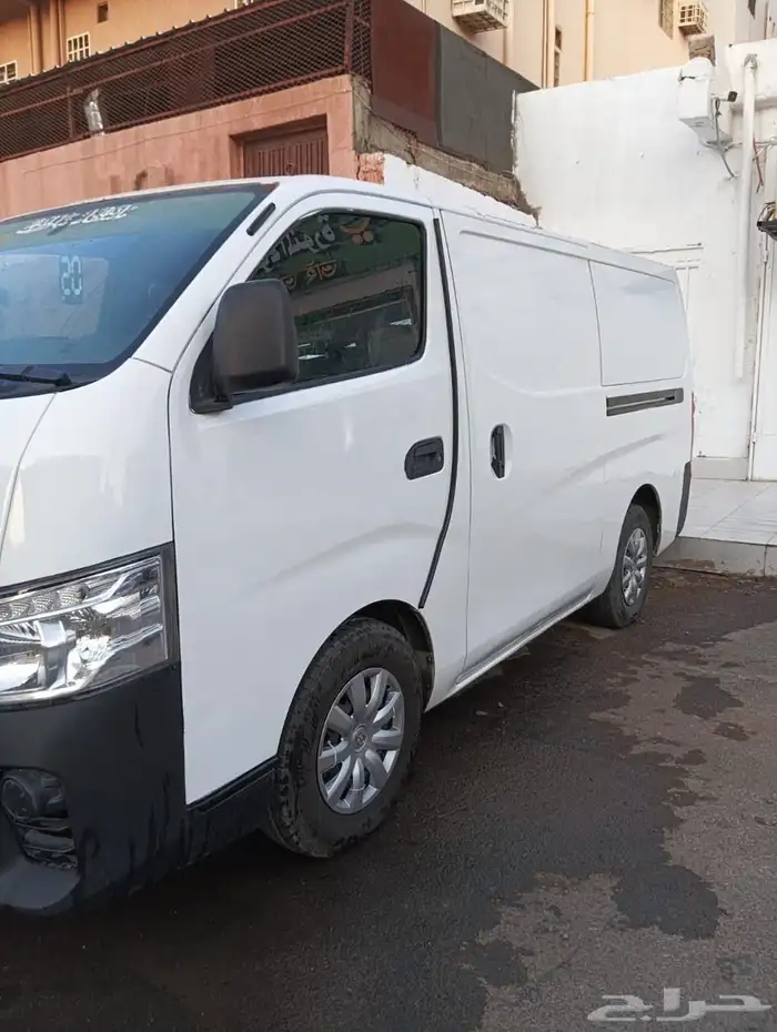 نيسان 12
