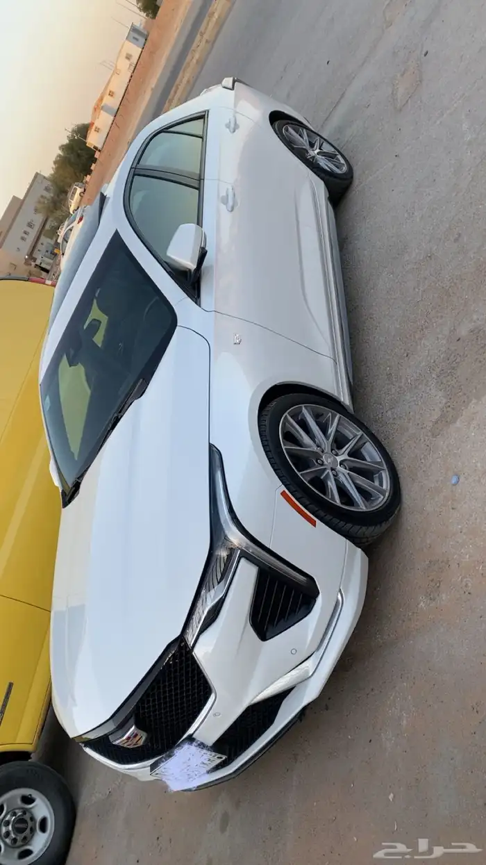 كاديلاك ct4 2023 بريميوم شبه اصفار ممشى قليل 6