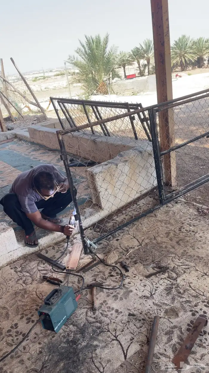 ورشة حدادة لتفصيل الشبوك والمعالف 7