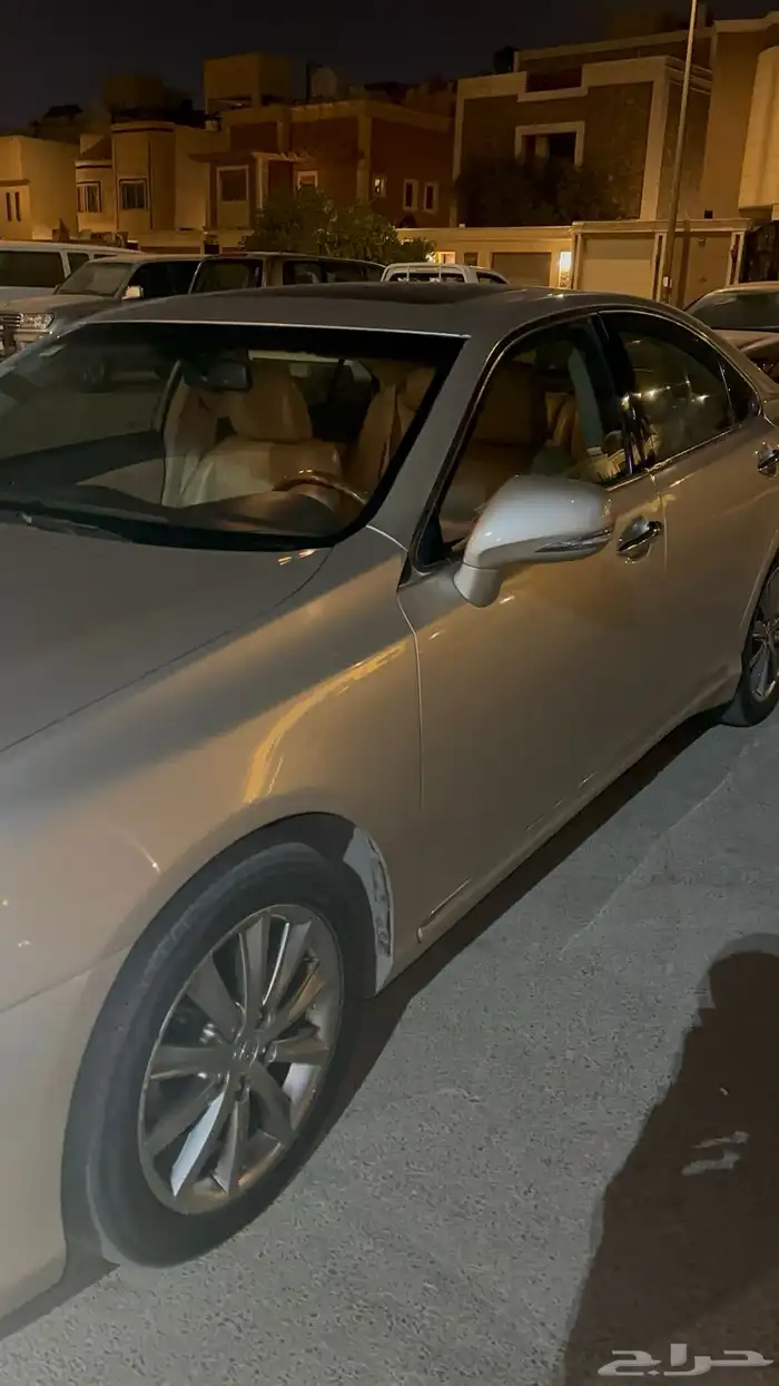 للبيع لكسز es 350 موديل 2010 3