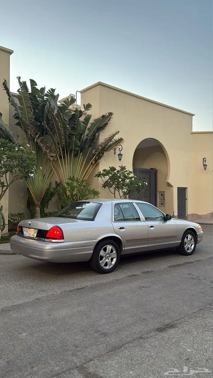 فورد فكتوريا 2010 سعودي ( مخزن ) بحالة الوكالة 0