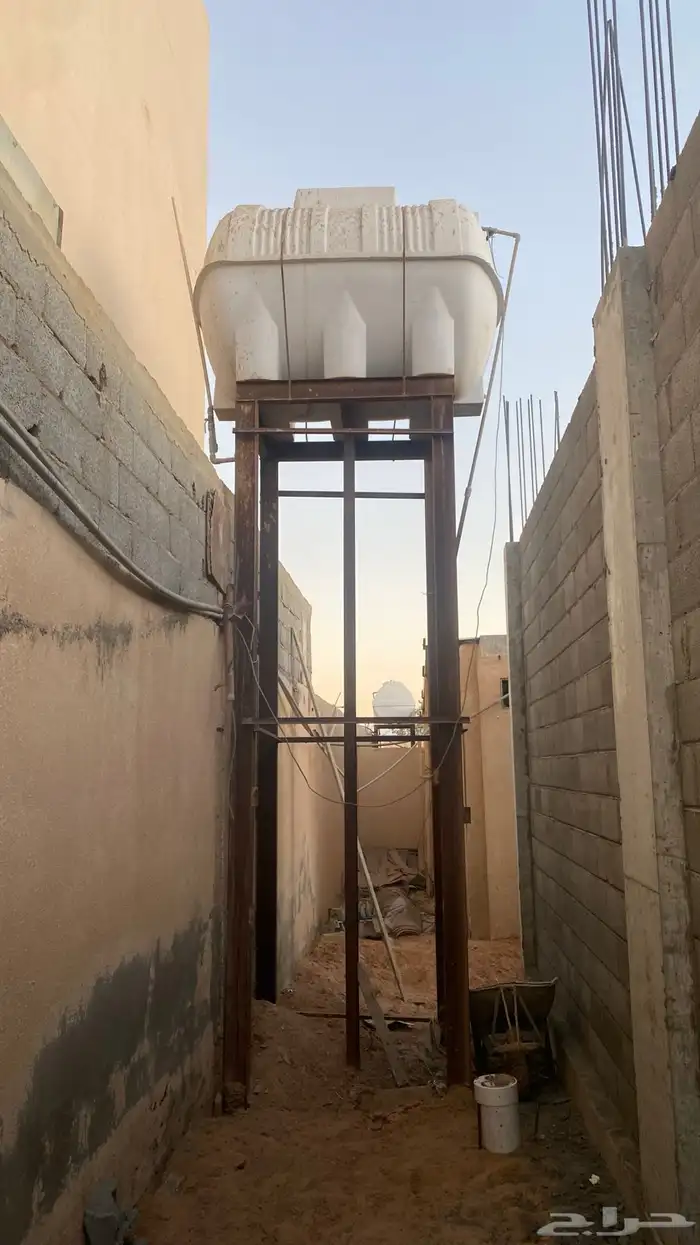 للبيع خزان مويه مع قاعدة 2