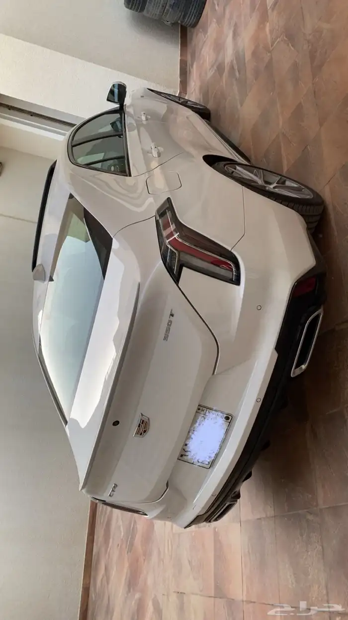 كاديلاك ct4 2023 بريميوم شبه اصفار ممشى قليل 5
