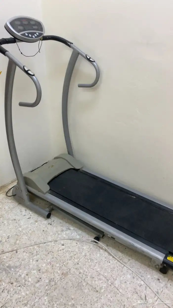 ثلاجه نظيفه وسير كهربائي للبيع 1