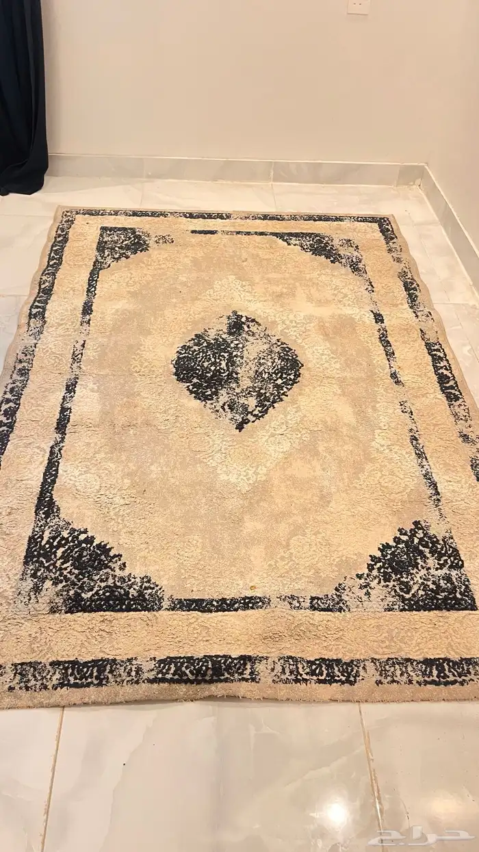 للبيع سجاد لون ابيض مع كحلي 1