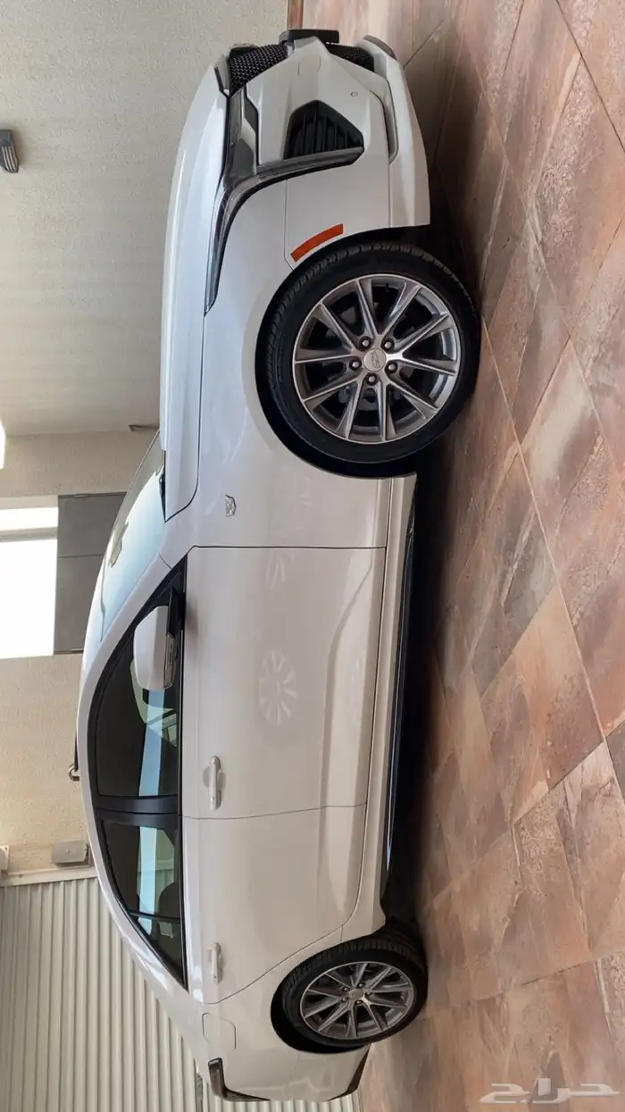 كاديلاك ct4 2023 بريميوم شبه اصفار ممشى قليل 2