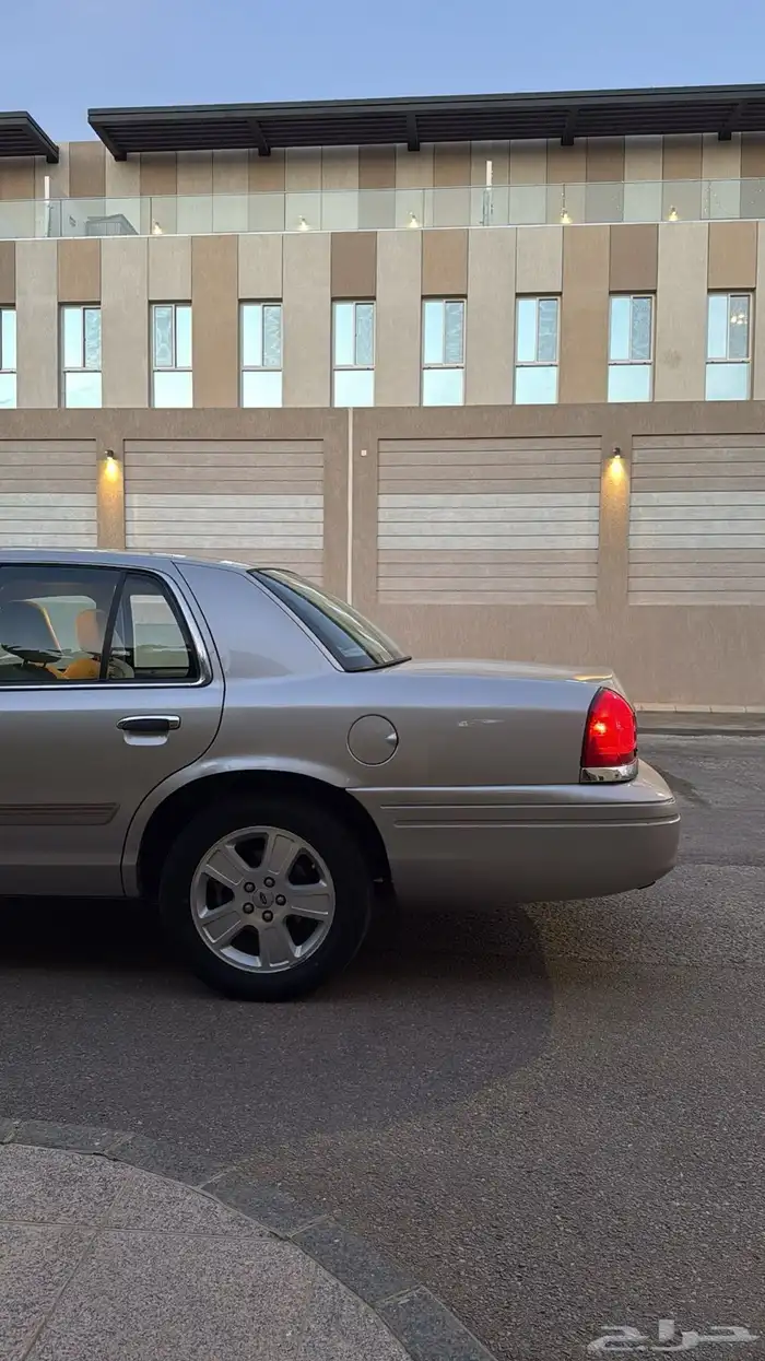 فورد فكتوريا 2010 سعودي ( مخزن ) بحالة الوكالة 7