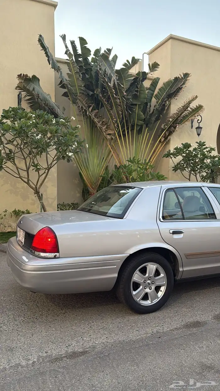 فورد فكتوريا 2010 سعودي ( مخزن ) بحالة الوكالة 1