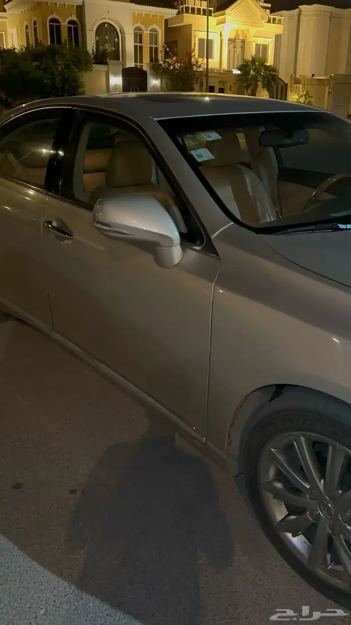للبيع لكسز es 350 موديل 2010 9