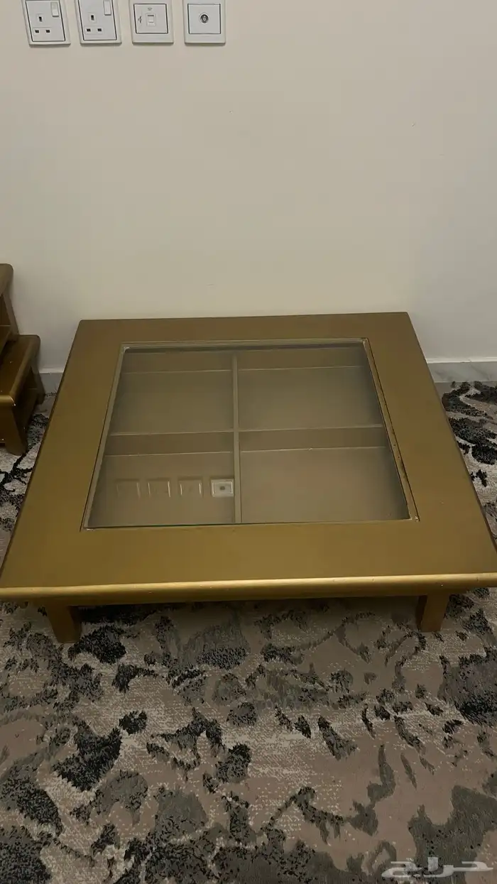 طاوله ارضيه مع اربع طاولات خدمه 2