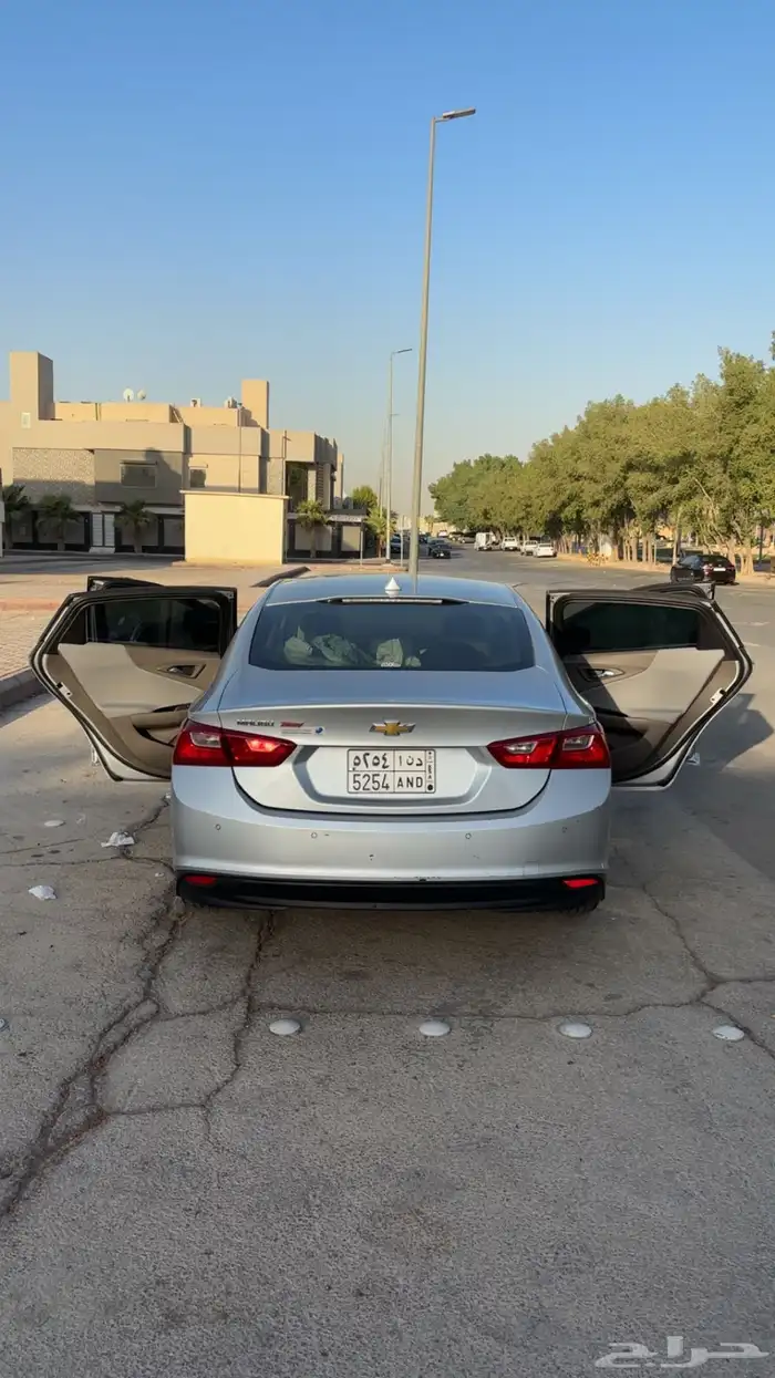 ماليبو 2020 فضي نظيف بيع مستعجل 40