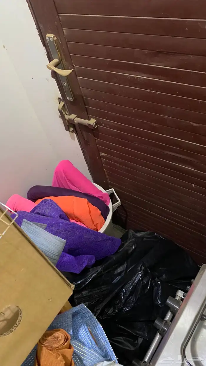 يوجد استندتا اكس سسورات وتغاليف ويوجد ارفف قزاز 0