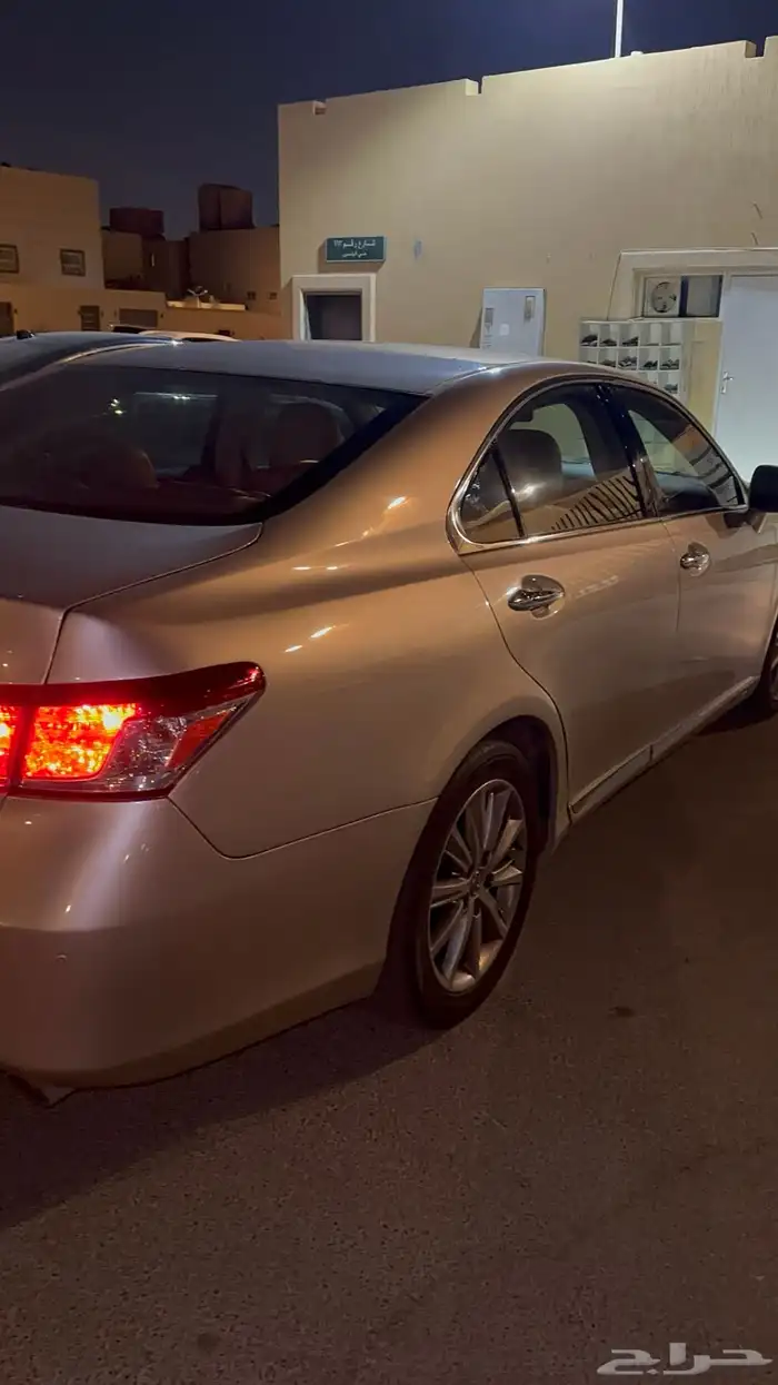 للبيع لكسز es 350 موديل 2010 5