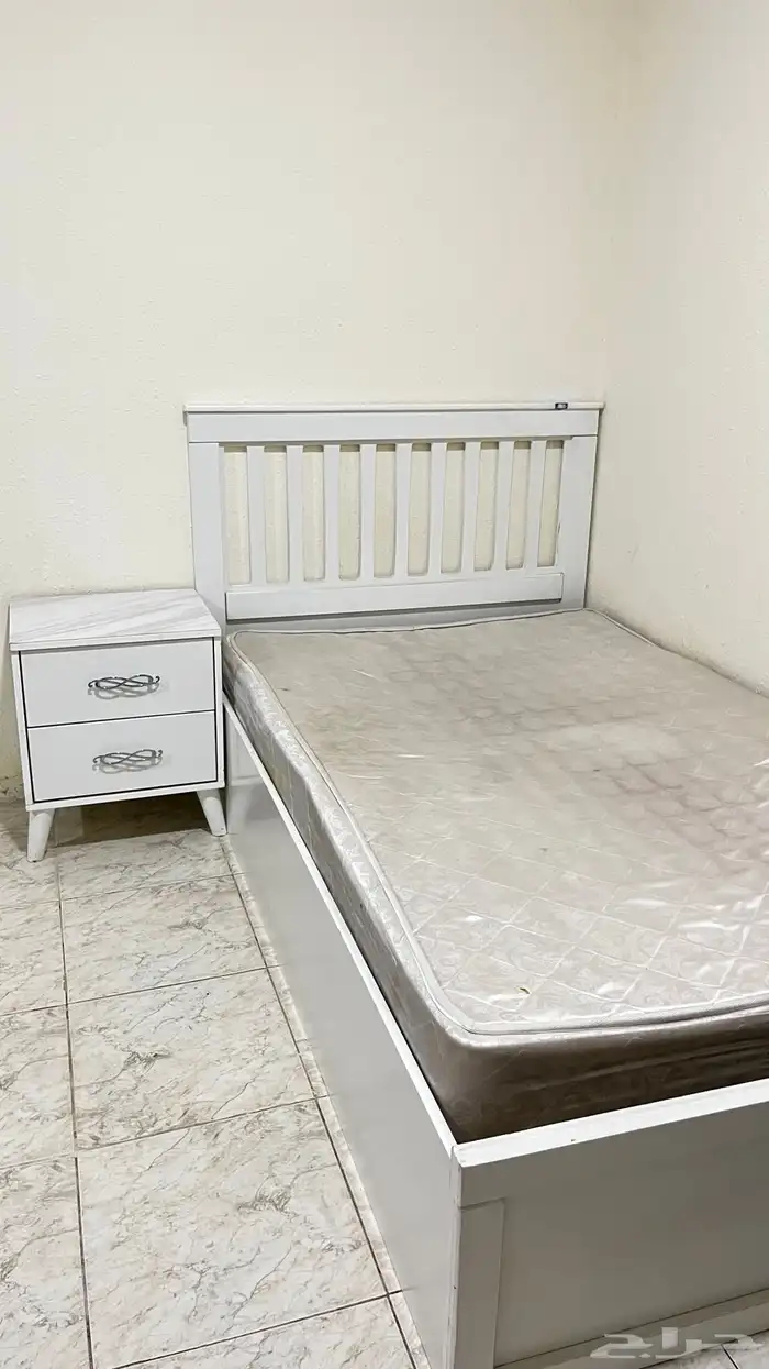 كرسي مع كمدينه ومرتبه 3