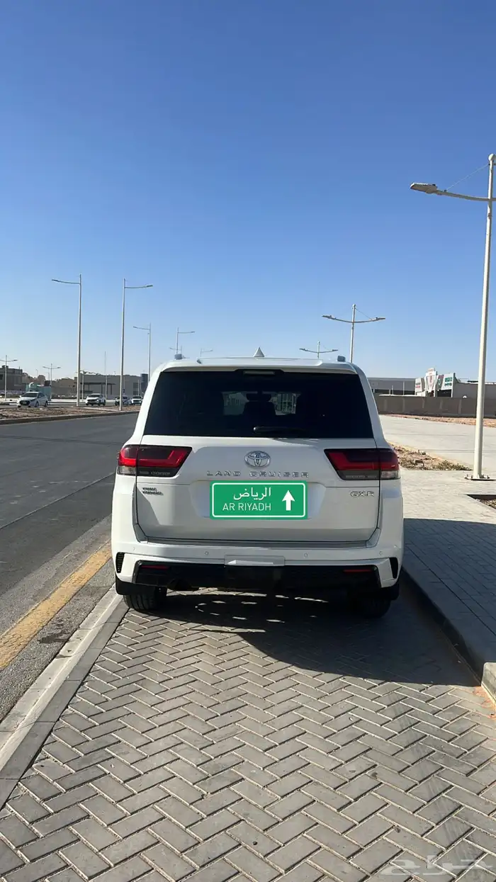 لاندكروزر 2022 جي اكس ار 3 3