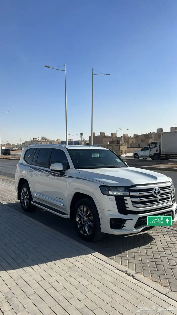 لاندكروزر 2022 جي اكس ار 3 2