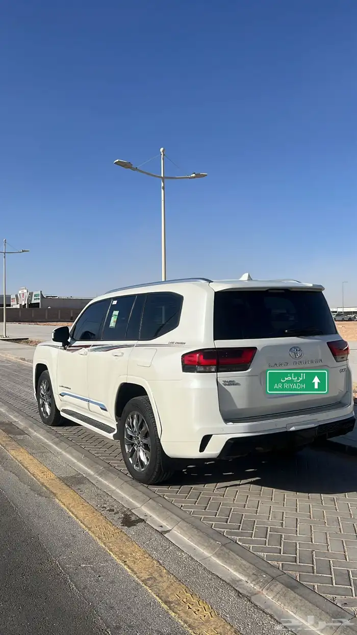 لاندكروزر 2022 جي اكس ار 3 4