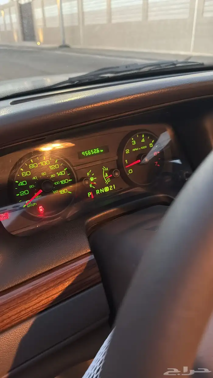 فورد فكتوريا 2010 سعودي ( مخزن ) بحالة الوكالة 3