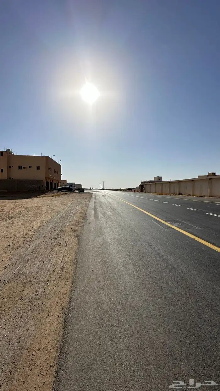 ارض تجارية بحي الشقة بمساحة (400 متر ) 1