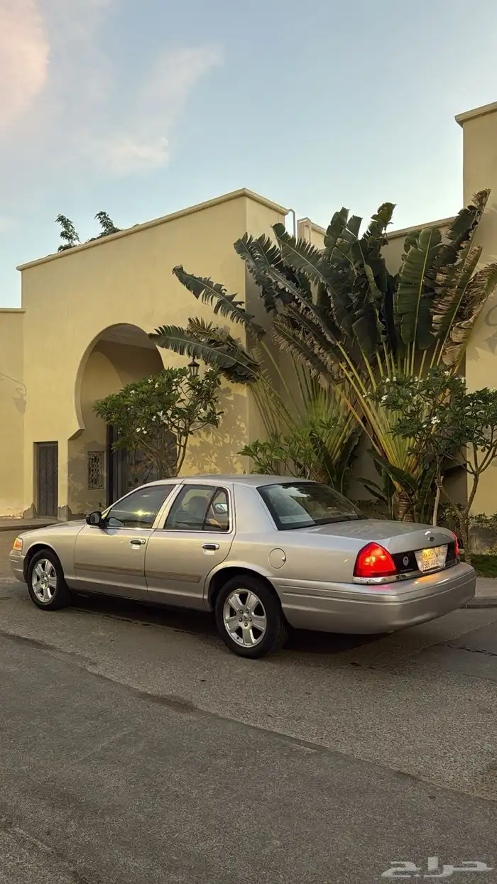 فورد فكتوريا 2010 سعودي ( مخزن ) بحالة الوكالة 6