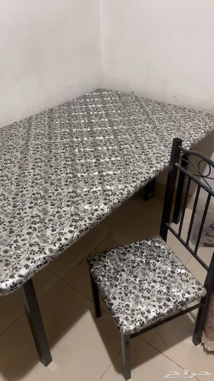 طاولة طعام 0