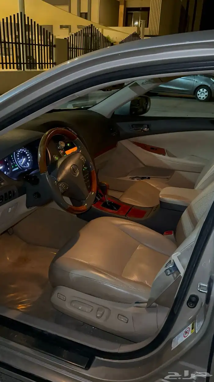 للبيع لكسز es 350 موديل 2010 10