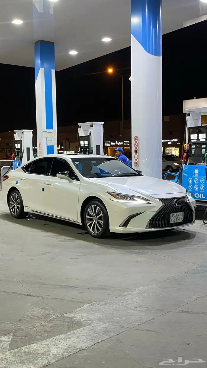 لكزس es300h 2020 6