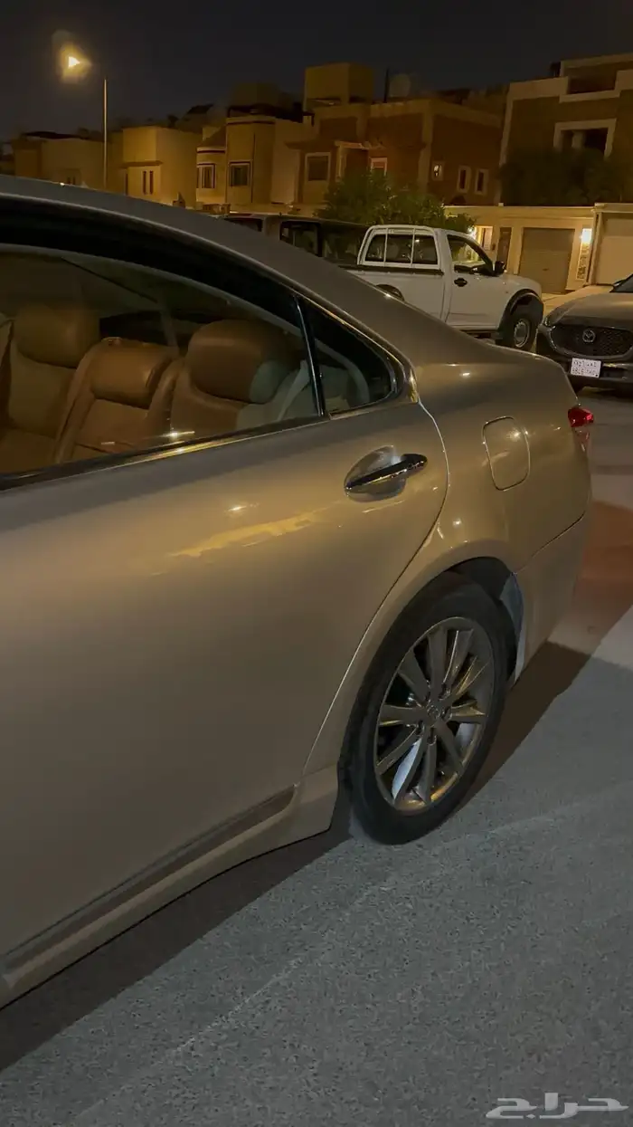 للبيع لكسز es 350 موديل 2010 7