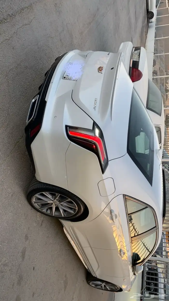 كاديلاك ct4 2023 بريميوم شبه اصفار ممشى قليل 7