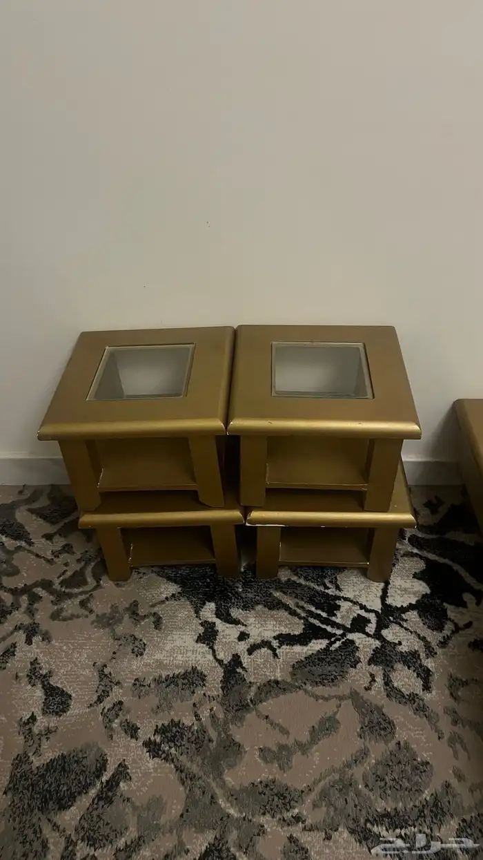 طاوله ارضيه مع اربع طاولات خدمه 1