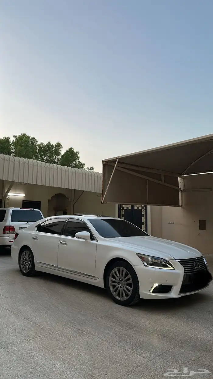 للبيع لكزس LS460 لارج مديل 2015 فل الترا 1