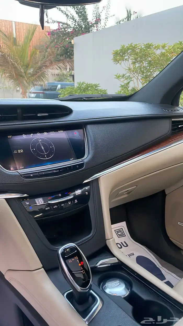كاديلاك XT5 نظيف 16