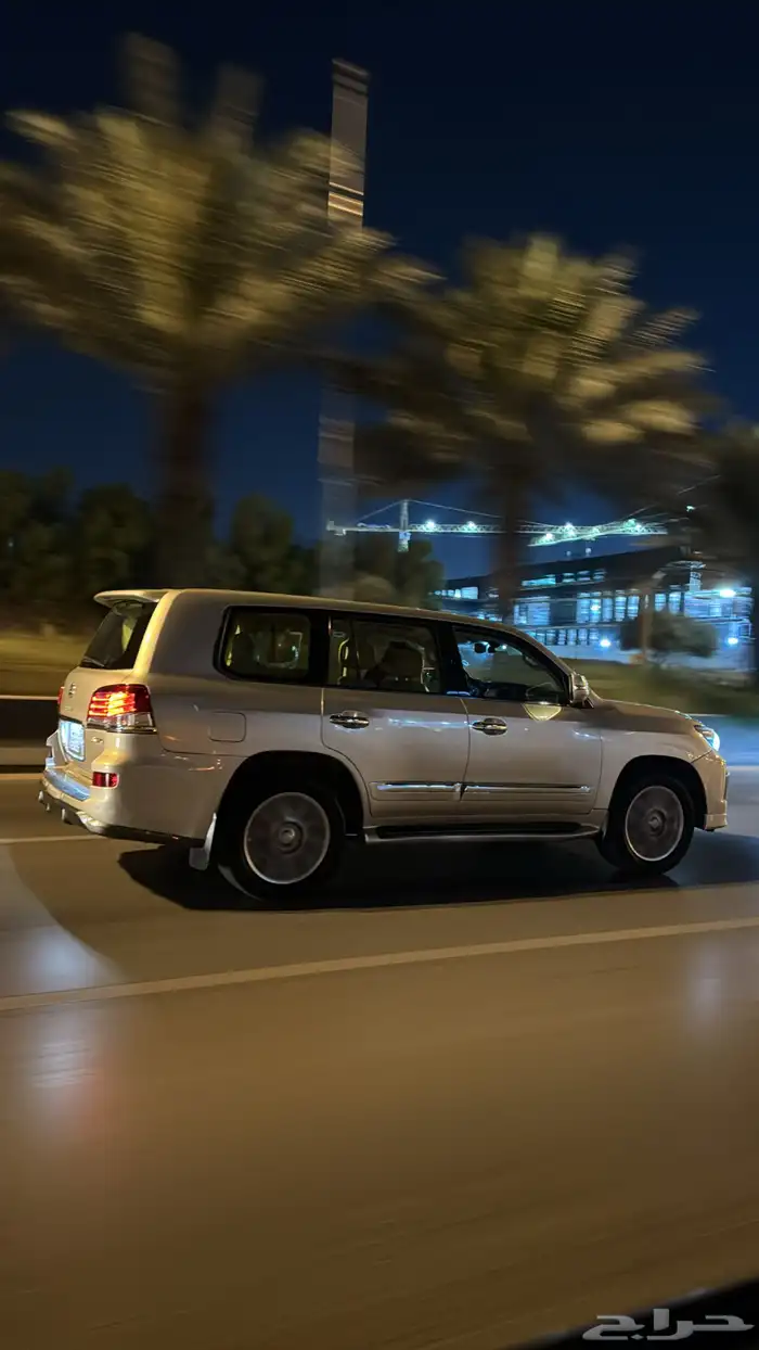 لكزس LX570 موديل 2012 18