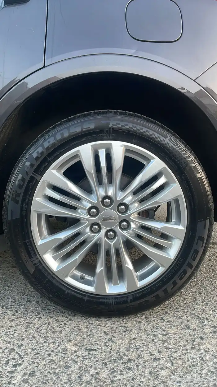 كاديلاك XT5 نظيف 10