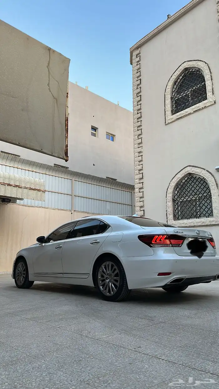 للبيع لكزس LS460 لارج مديل 2015 فل الترا 4