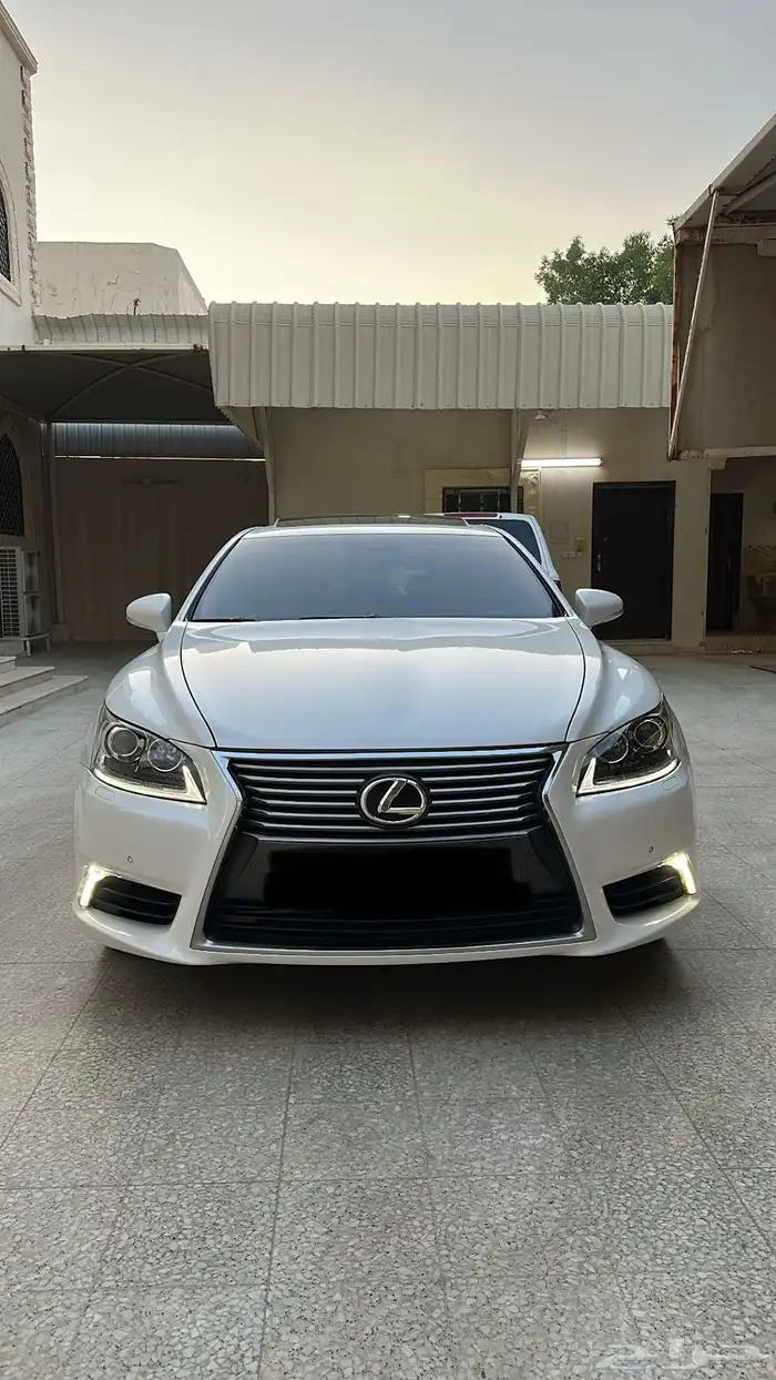 للبيع لكزس LS460 لارج مديل 2015 فل الترا 0