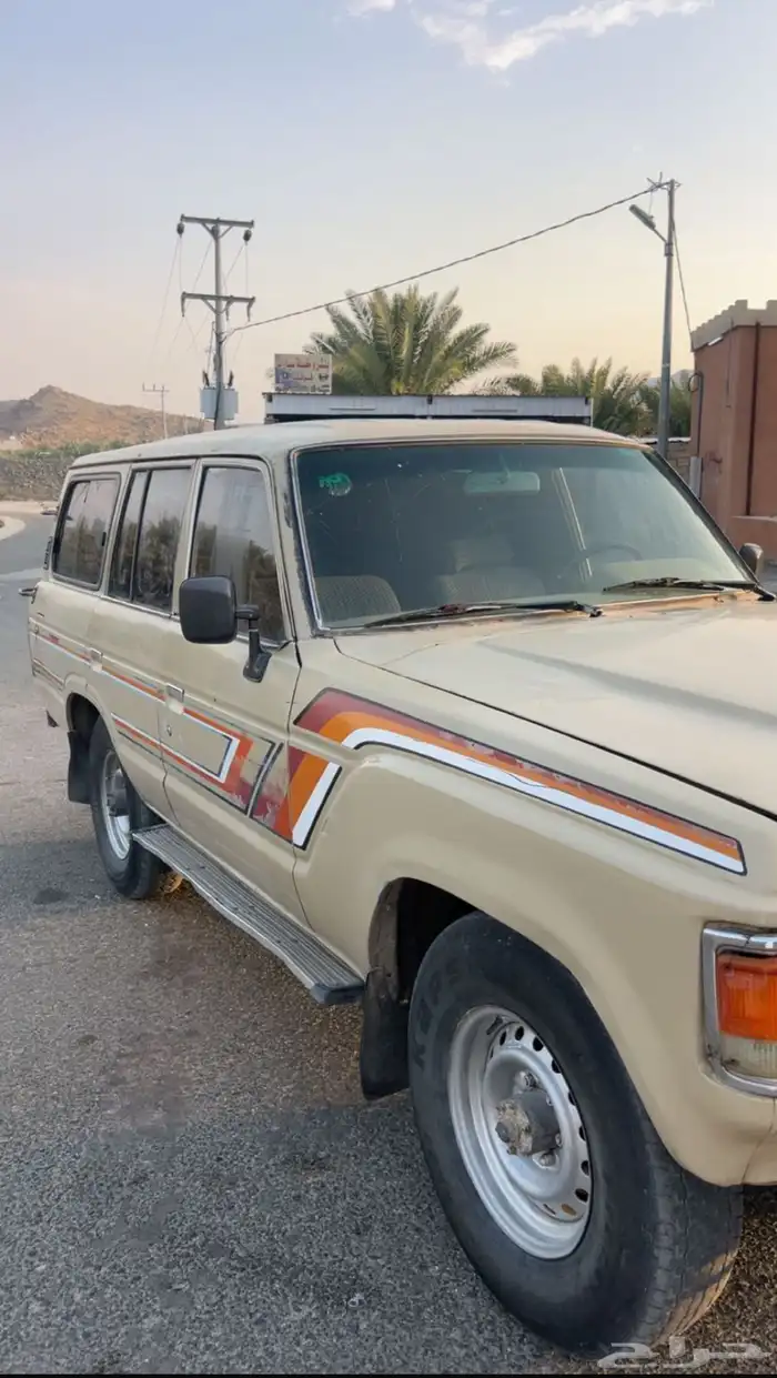 صالون 85 محركات شرط 8