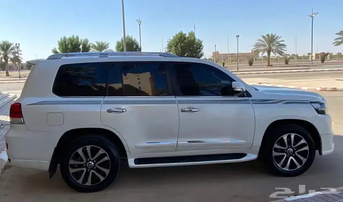 تويوتا لاند كروزر vxr الموديل (2016) سعودي (عبداللطيف جميل) 0