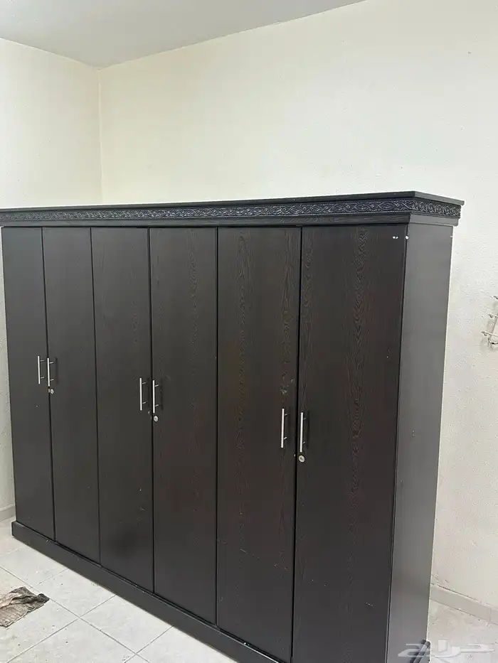 دولاب ملابس كبير ونظيف 1
