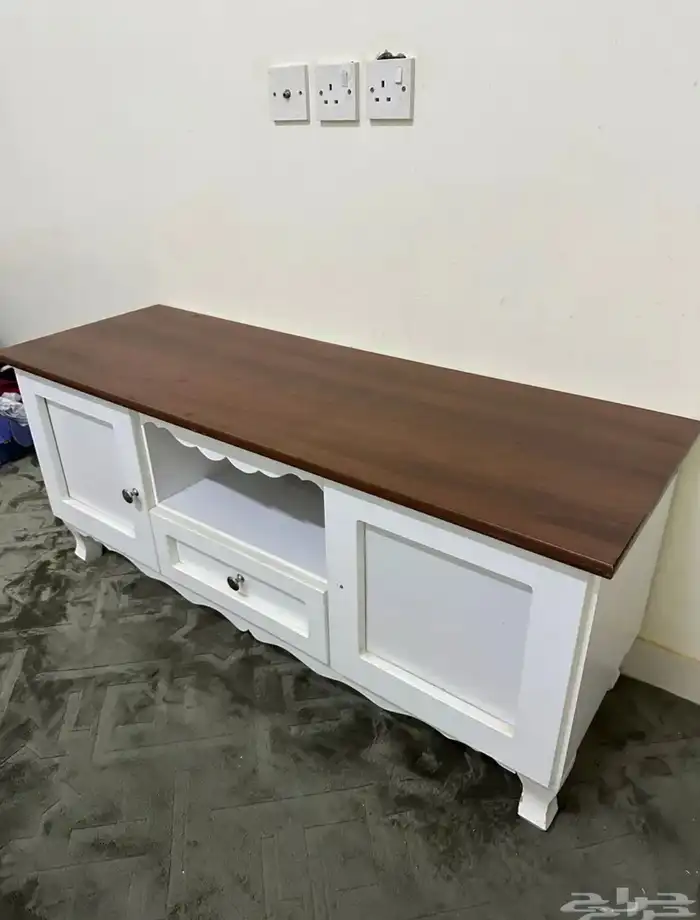 اثاث بحاله جيده للبيع مستعجل دولاب سرير وطاوله 3