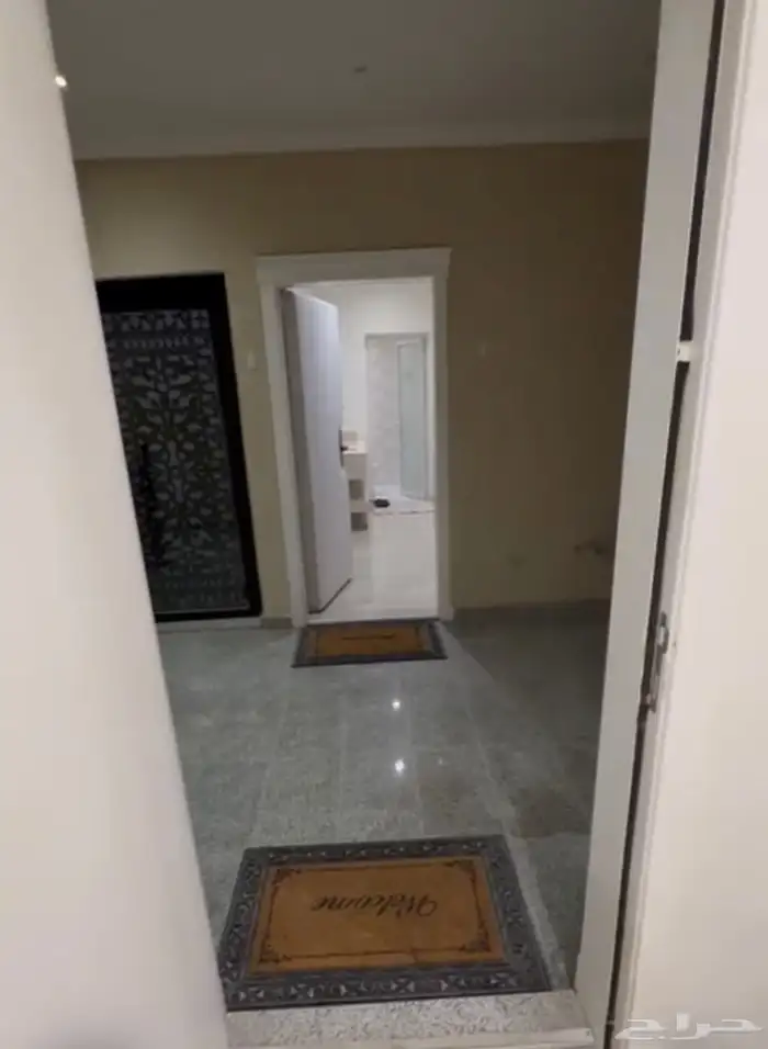 شقه ملحق للبيع مساحة وسيعه 300 م حي هجر 4