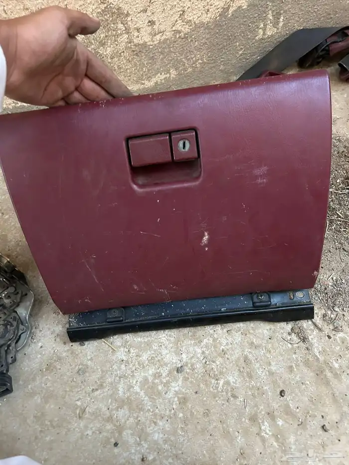 للبيع قطع غيار هايلوكس 28