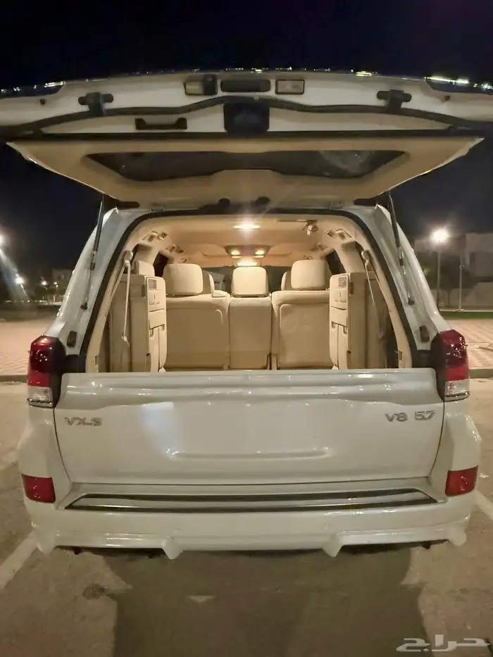 تويوتا لاند كروزر vxr الموديل (2016) سعودي (عبداللطيف جميل) 14