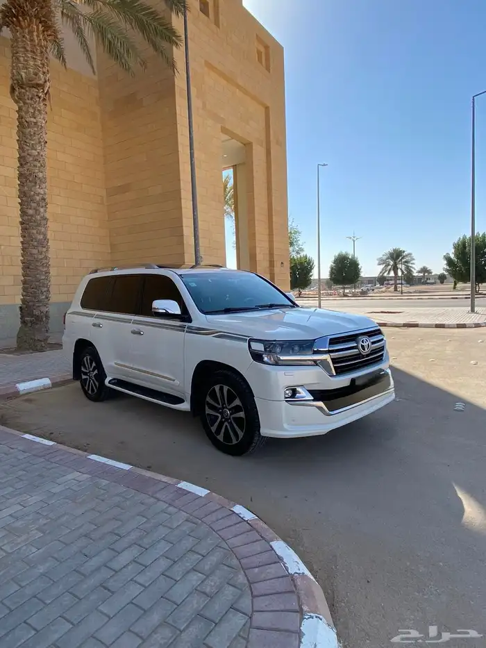 تويوتا لاند كروزر vxr الموديل (2016) سعودي (عبداللطيف جميل) 2